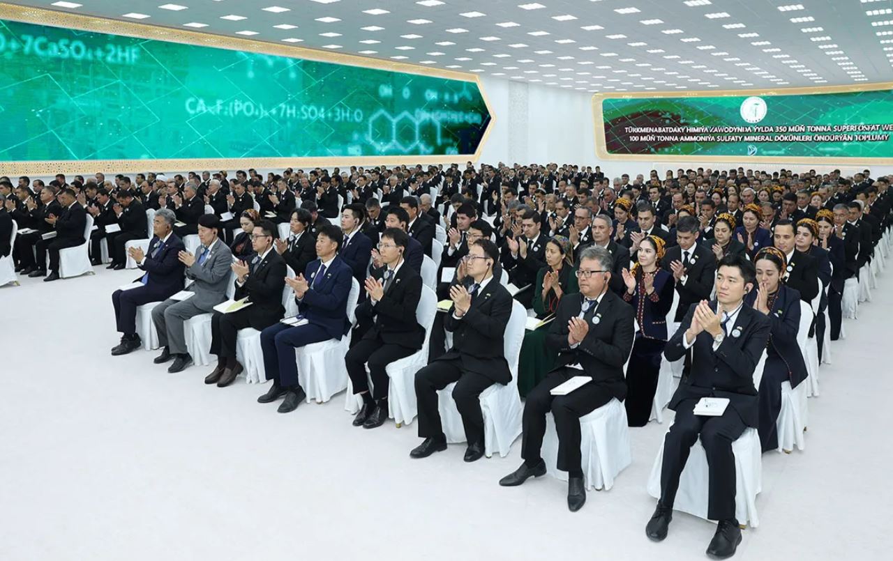 В Туркменистане построят три крупных химических завода