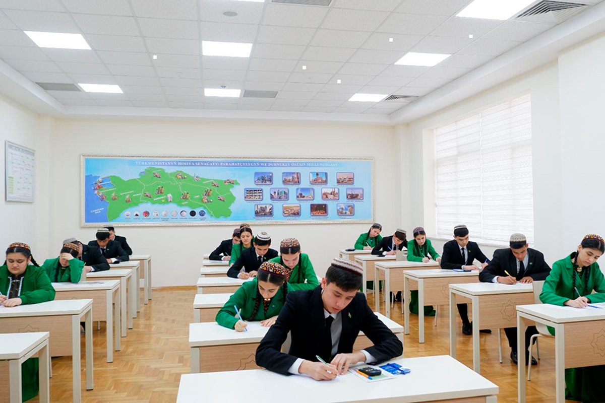 В честь Международного дня образования в Туркменистане пройдет комплексная олимпиада для школьников
