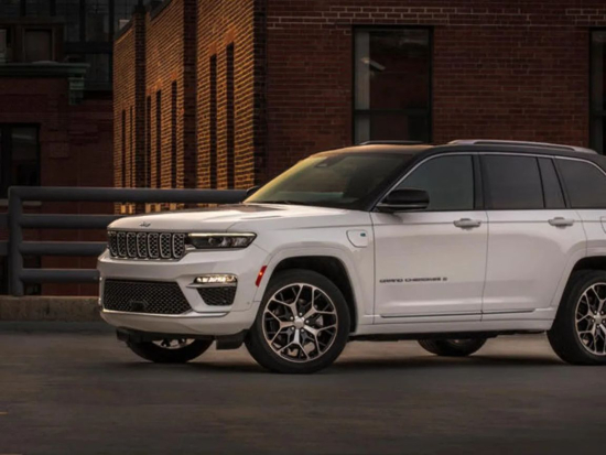 Jeep отзывает автомобили модели Cherokee 2022 года из-за проблем с сигналами поворота