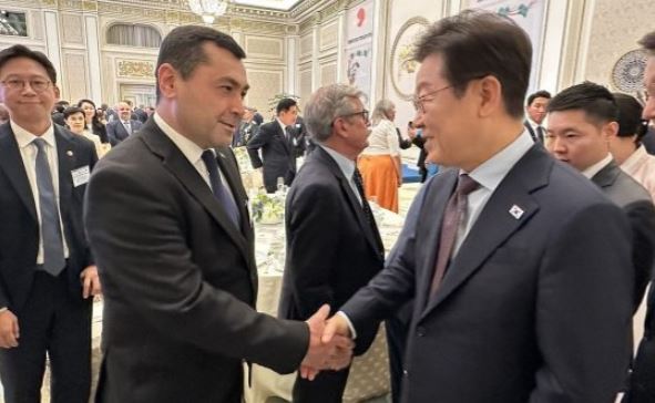 Türkmenistanyň ilçisi Koreýanyň Azat ediş gününiň 80 ýyllygy mynasybetli çärelere gatnaşdy