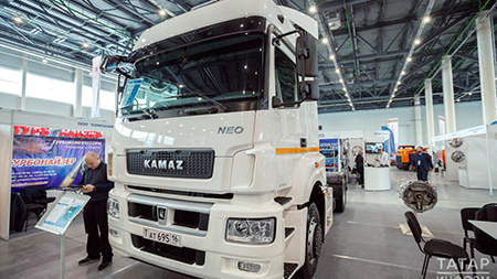 Russiýa Federasiýasynda ýük awtoulaglarynyň satuwy azaldy. «KAMAZ» — lider