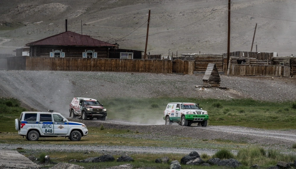 Все три туркменских экипажа борются за призовые места ралли-марафона «Шелковый путь»