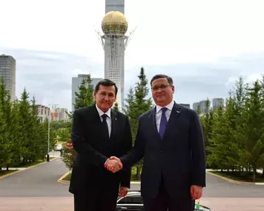 Министры иностранных дел Туркменистана и Казахстана обсудили двустороннее сотрудничество