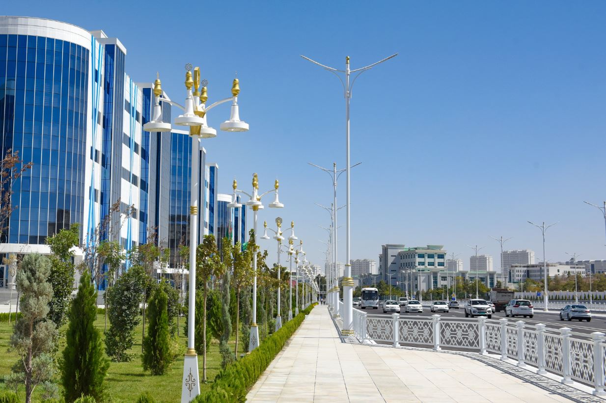 В Ашхабаде открыт реконструированный участок улицы Гёроглы