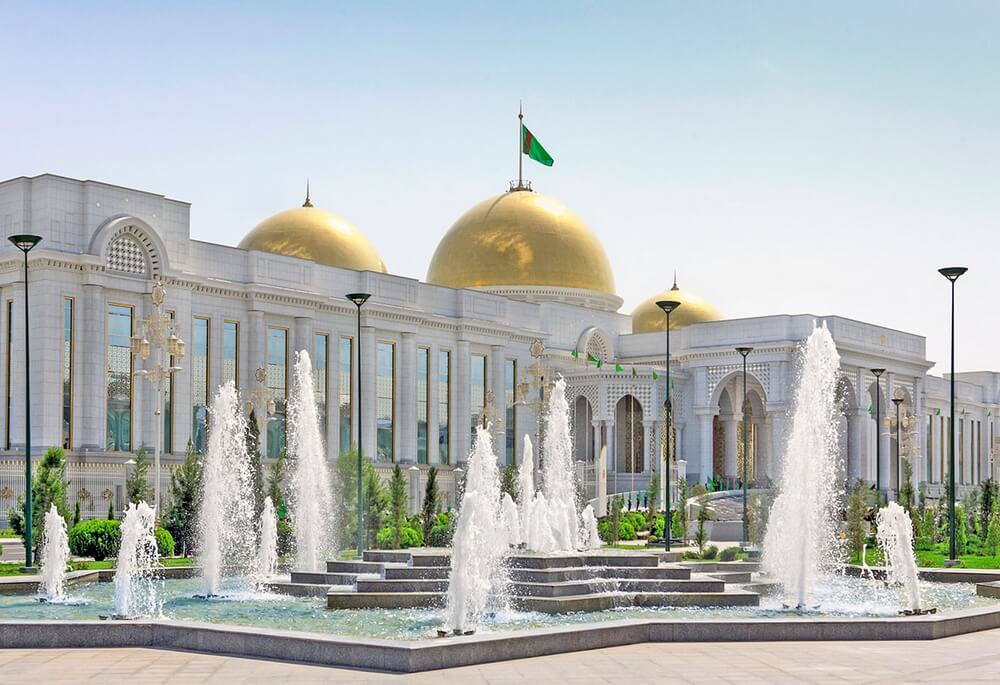 The President of Turkmenistan, together with the Government, went on vacation