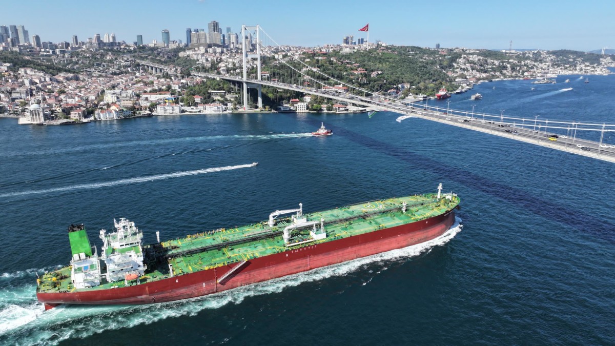 Türkiýe ýurduň portlaryna girmän, Bosfor we Dardanel bogazlaryndan geçýän gämiler üçin üstaşyr tölegi 15% ýokarlandyrýar