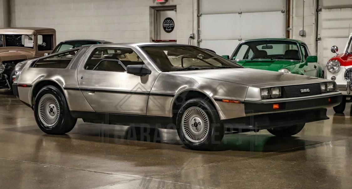 Легендарный DeLorean DMC-12 выставлен на продажу