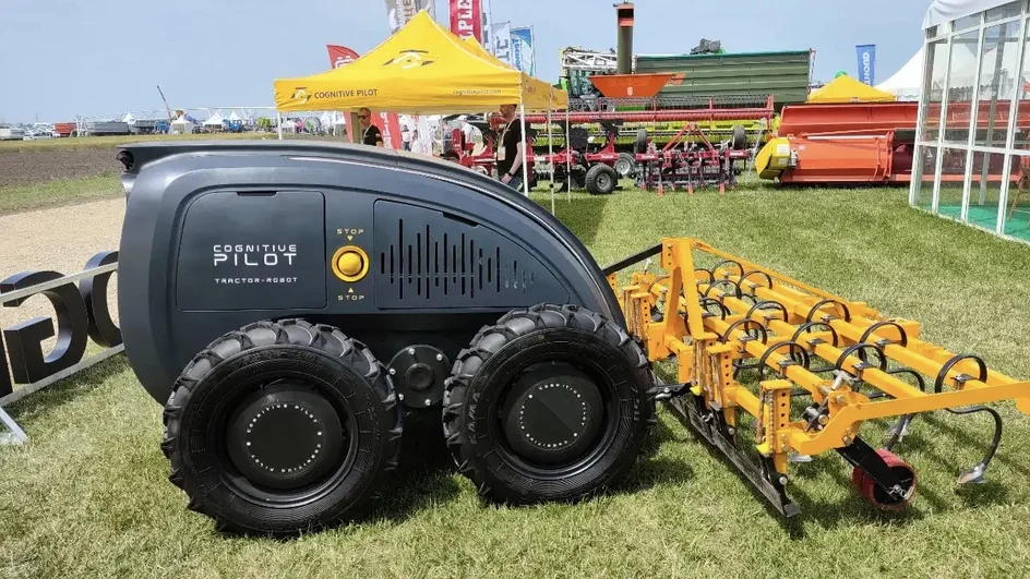 В России появился первый умный робот-трактор