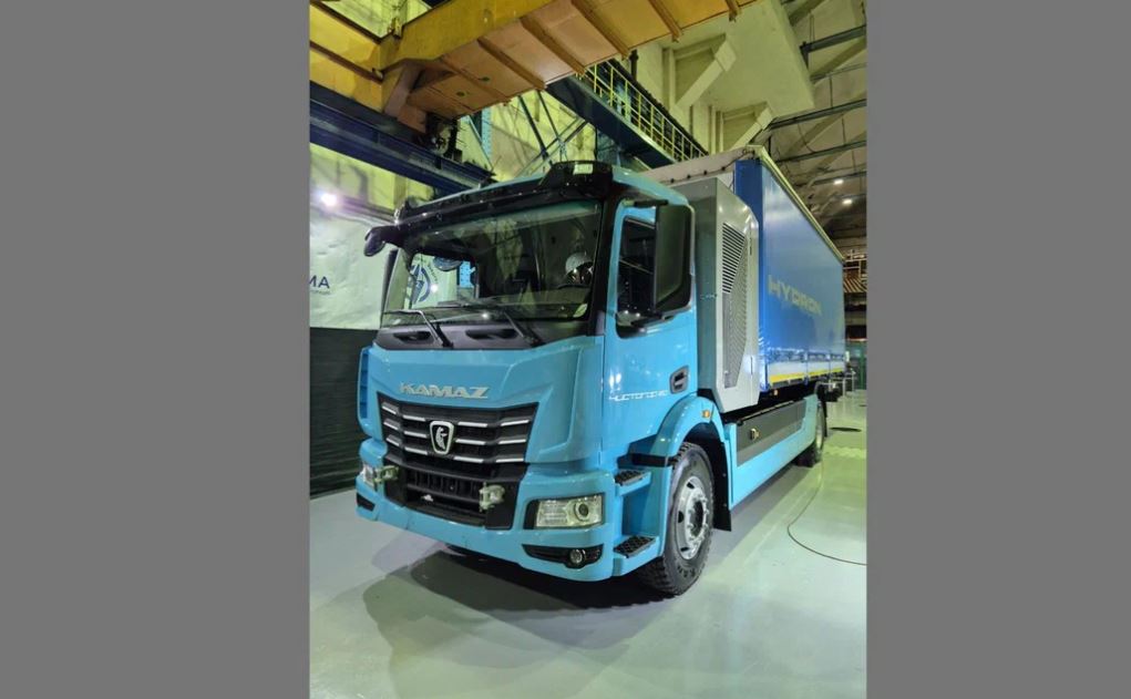 KamAZ wodorodda işleýän täze ýük awtoulagy bilen tanyşdyrdy