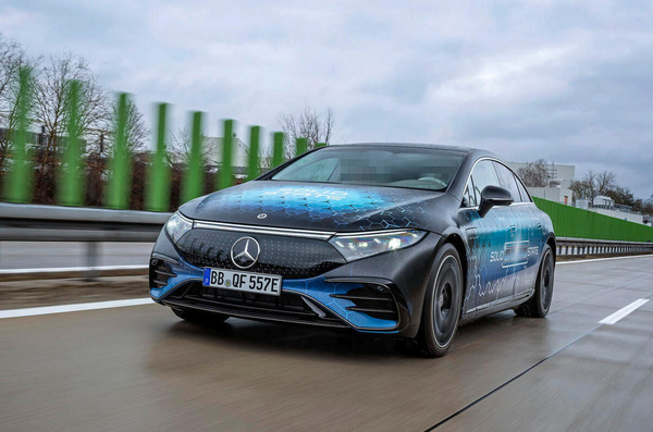 Mercedes-Benz тестирует на дорогах EQS с твердотельными аккумуляторами