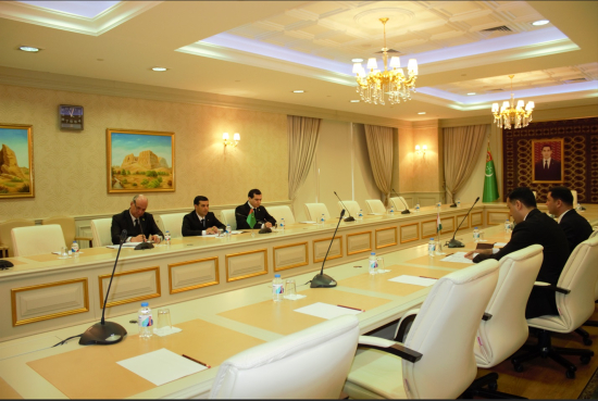 Туркменистан и Таджикистан обсудили в Ашхабаде увеличение объёмов грузоперевозок