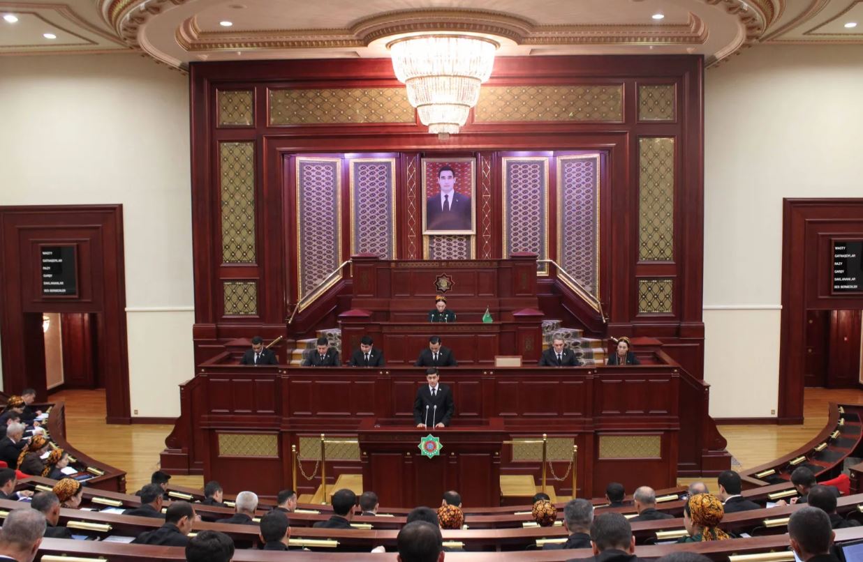 Türkmenistanyň Mejlisinde täze kanunlar kabul edildi