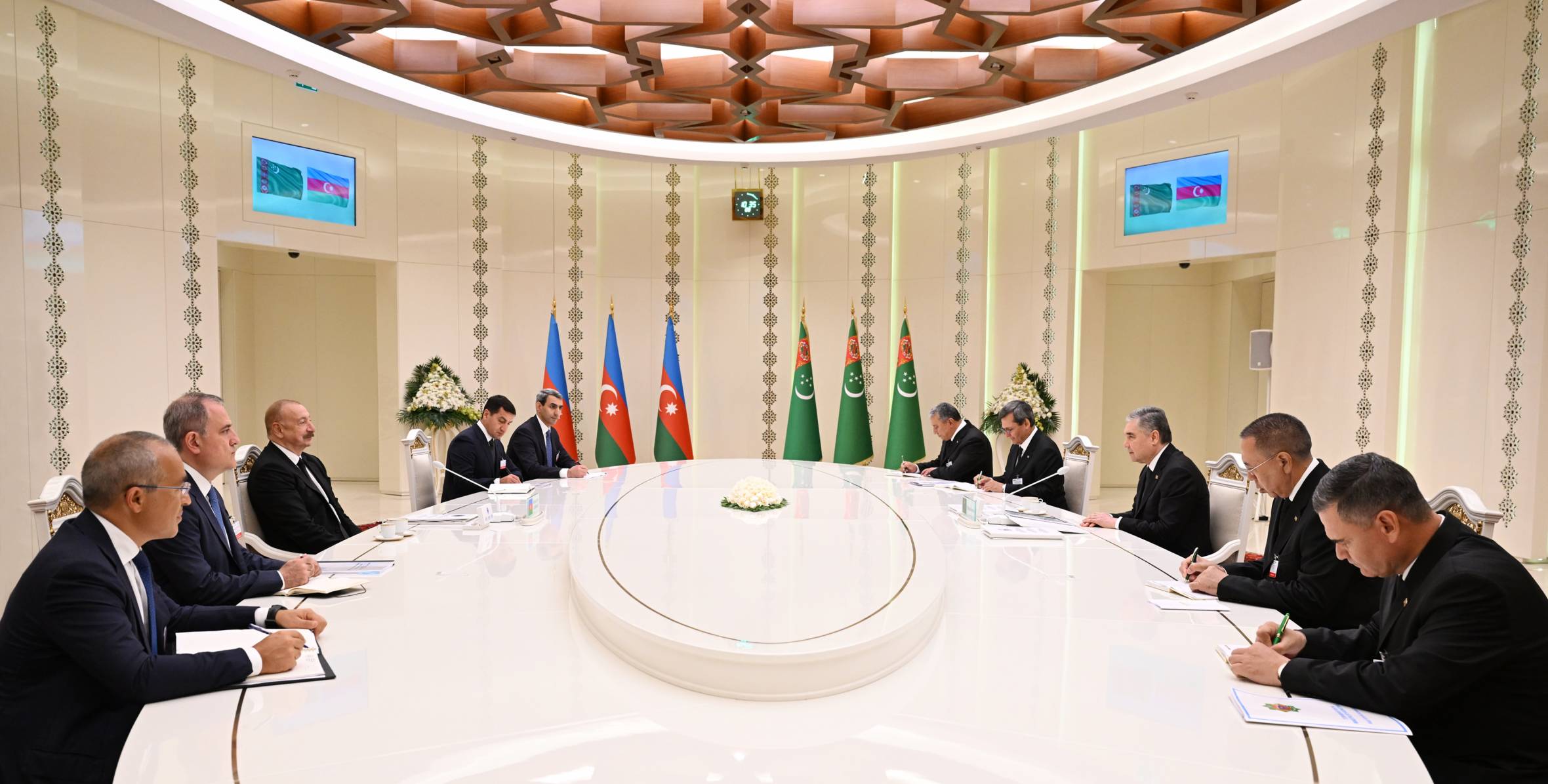 Türkmen halkynyň Milli Lideri Azerbaýjanyň Prezidentini kabul etdi