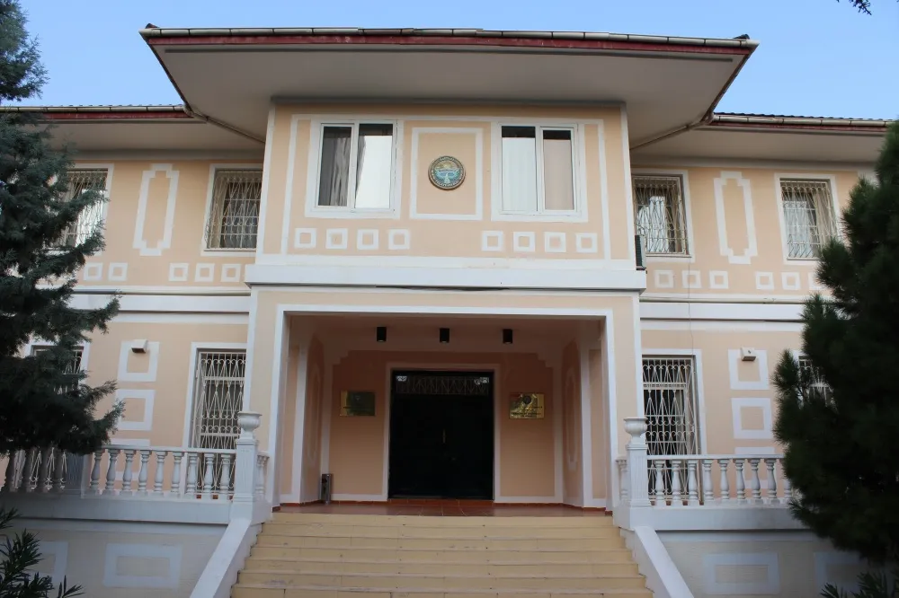 Gyrgyz Respublikasynyň Aşgabatdaky ilçihanasy binany abatlamak boýunça bäsleşik yglan etdi