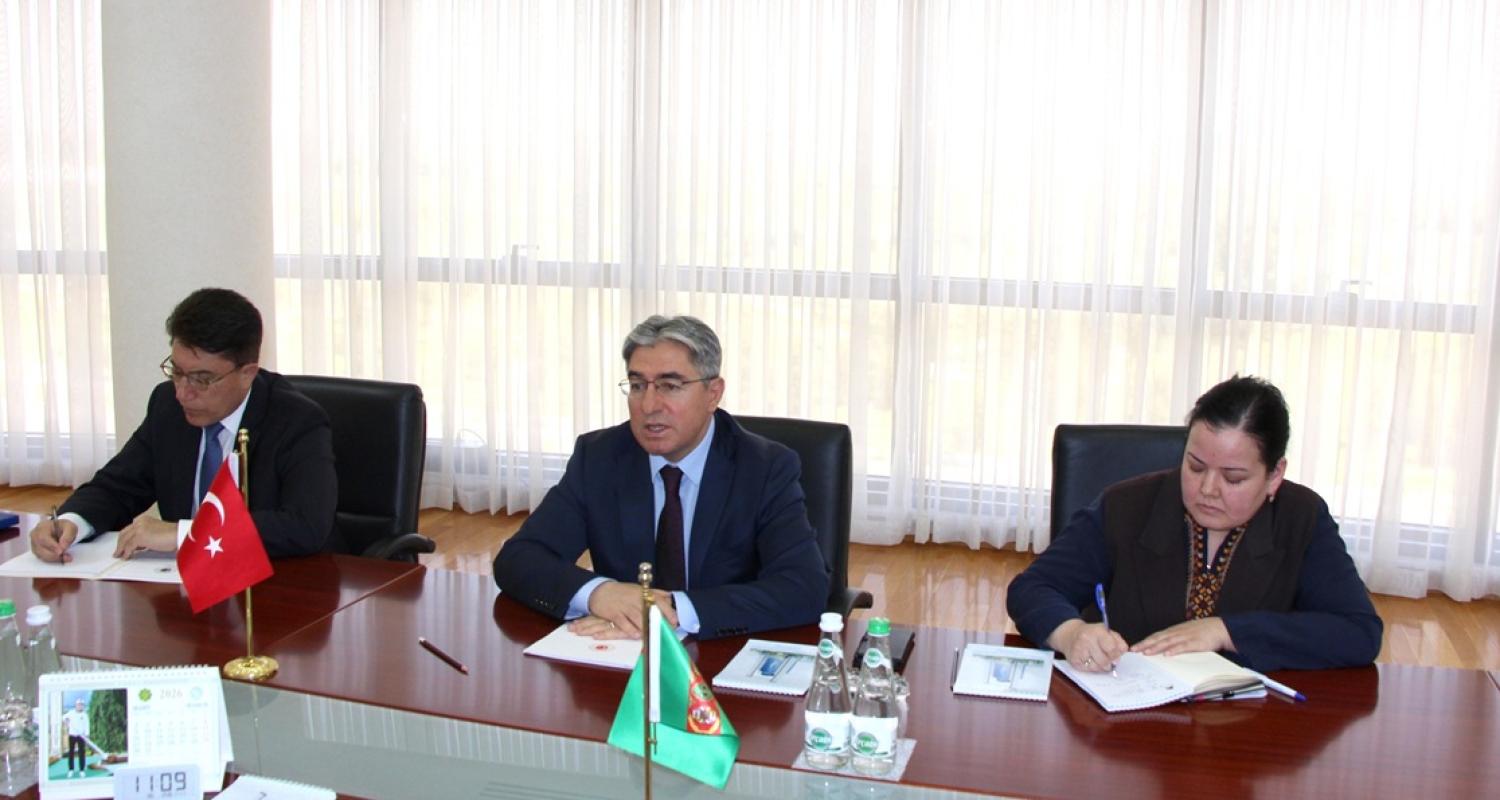 Türkmenistanyň Daşary işler ministrliginde Türkiýäniň ilçisi kabul edildi