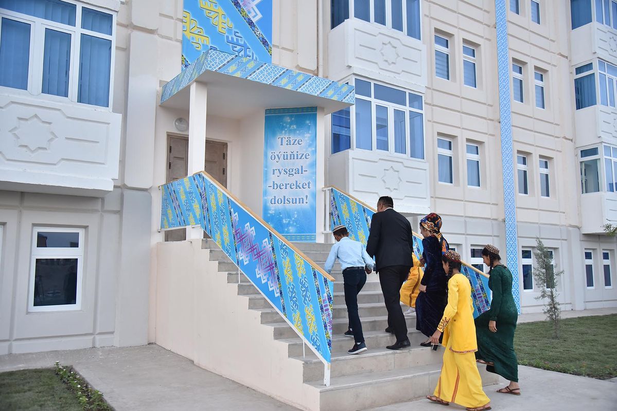 Türkmenbaşyda ulag we kommunikasiýalar toplumynyň işgärleri üçin ýaşaýyş jaýlary gurlar