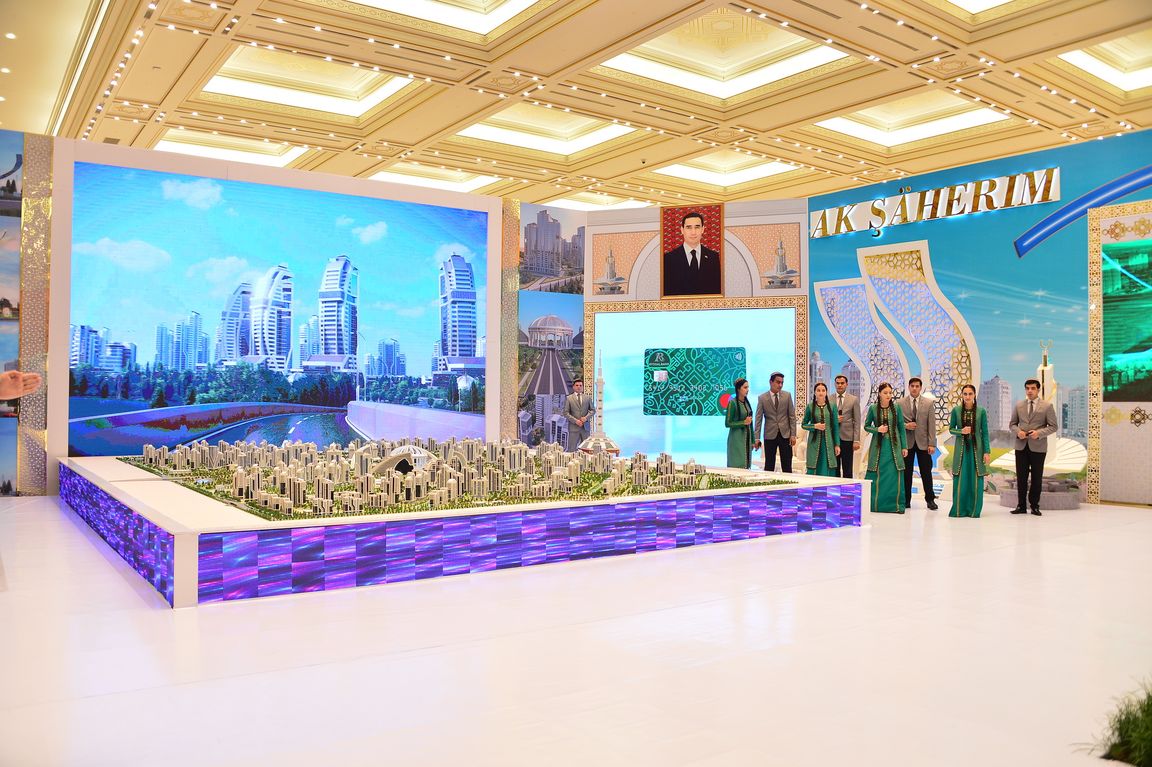 Paýtagtyň gazananlaryna bagyşlanan sergi öz işine başlady