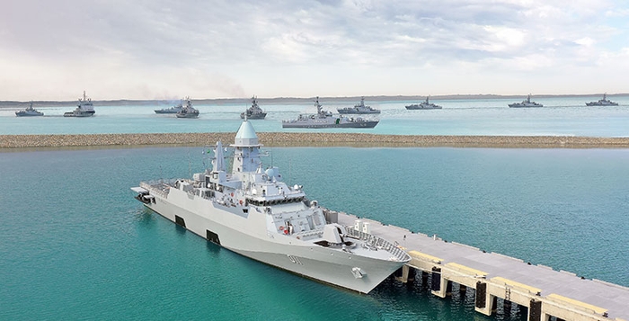 Hormatly Prezidentimiz Serdar Berdimuhamedow harby gämileriň dabaraly ýörişini synlady